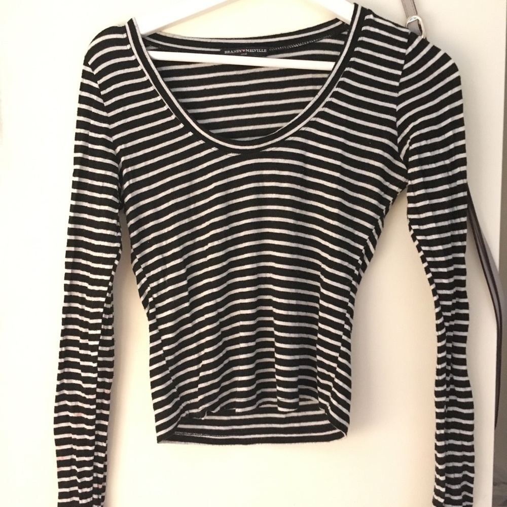 Black and white long sleeve crop top